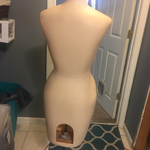 Mannequin - Picture 4 of 4